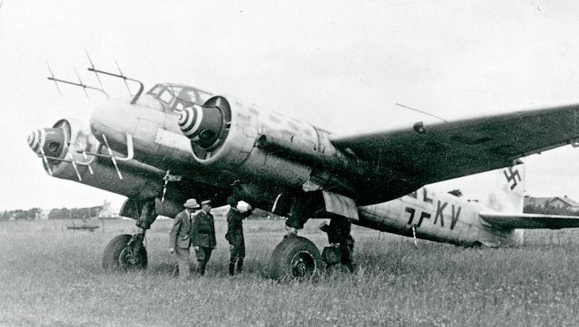 Deutsches Flugzeug auf dem Flugplatz Skrydstrup im Zweiten Weltkrieg