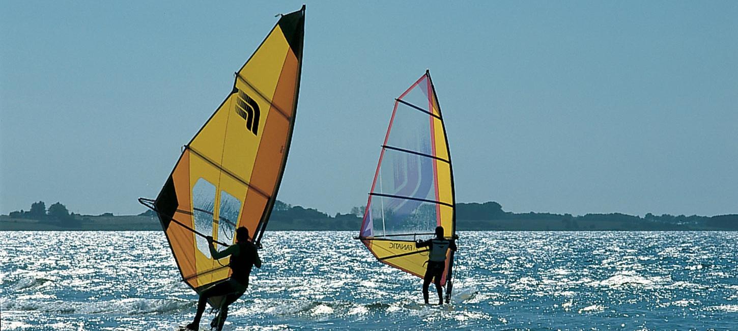 To windsurfere i Lillehav ved Sydals