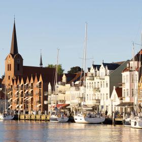Sønderborg Havnefront på en forårsdag
